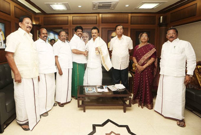 புதுக்கோட்டை அமமுக மாவட்ட செயலாளர் பரணி கார்த்திகேயன் திமுகவில் இணைந்தார்..