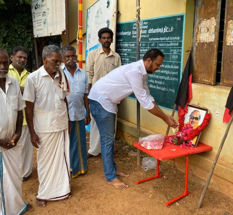 கலைஞரின் 2-வது நினைவு தினம்: தமிழகம் முழுவதும் திமுக தொண்டர்கள் மரியாதை..
