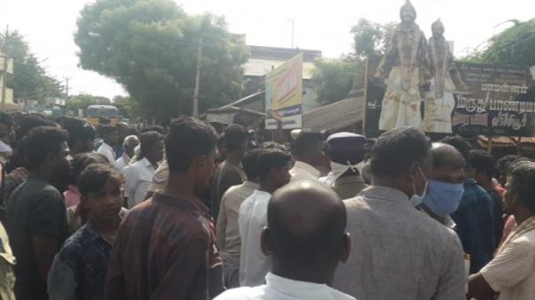 மதுரை  கருப்பாயி ஊரணி அருகே  குன்னத்துார் ஊராட்சி மன்ற தலைவர்  உள்பட  2 பேர் கொலை…