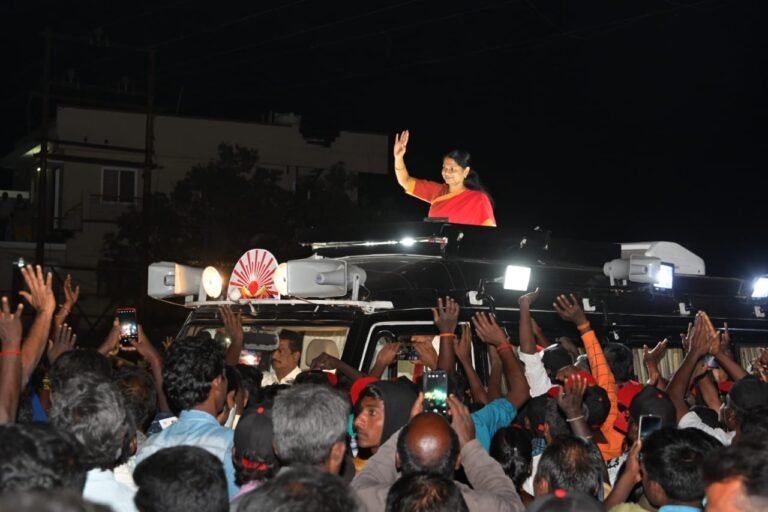 வெற்றிநடைபோடும் தமிழகம் என கூறிவிட்டு முதல்வர்தான் நடக்கிறார், தமிழகம் வெற்றிநடை போடவில்லை:திருப்பூரில்  கனிமொழி எம்.பி பேச்சு…