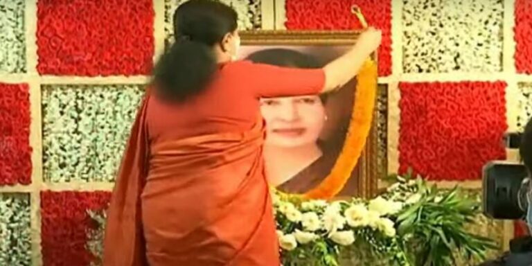 “விரைவில் தொண்டர்களை சந்திக்கவுள்ளேன்”:ஜெ.,படத்திற்கு மாலை அணிவித்து சசிகலா பேச்சு..