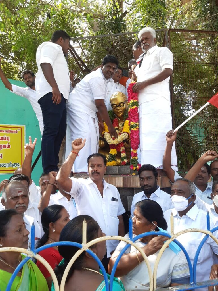 பேரறிஞர் அண்ணா 113-வது பிறந்ததினம்: காரைக்குடியில் அதிமுக சார்பில் அண்ணா சிலைக்கு மரியாதை..