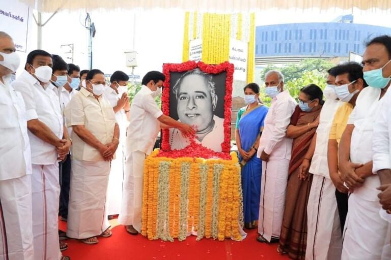 பேரறிஞர் அண்ணாவின் 113-வது பிறந்தநாள் :முதல்வர் மு.க.ஸ்டாலின் மரியாதை..