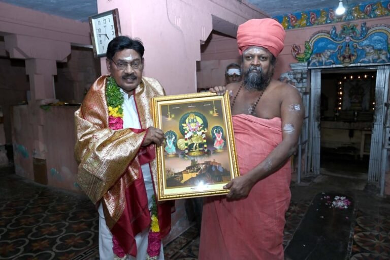 குன்றக்குடி பொன்னம்பல அடிகளாரை சந்தித்து ஆசி பெற்றார் பாரிவேந்தர் எம்.பி..