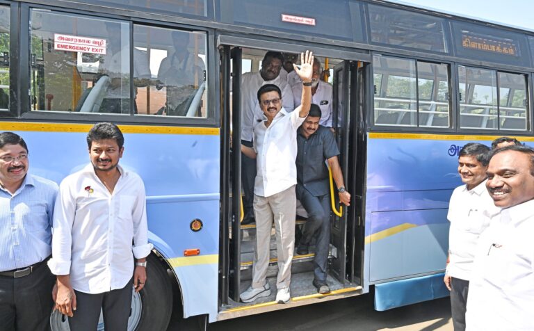 தமிழ்நாடு அரசு போக்குவரத்துக் கழகத்திற்கு 214 புதிய பேருந்துகள் முதல்வர் மு.க.ஸ்டாலின் தொடங்கி வைத்தார்