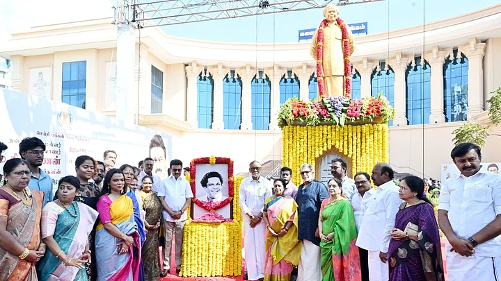 ‘கலைவாணர்’ என்.எஸ்.கிருஷ்ணன் திருவுருவச் சிலை : முதல்வர் மு.க.ஸ்டாலின் திறந்து வைத்தார்..