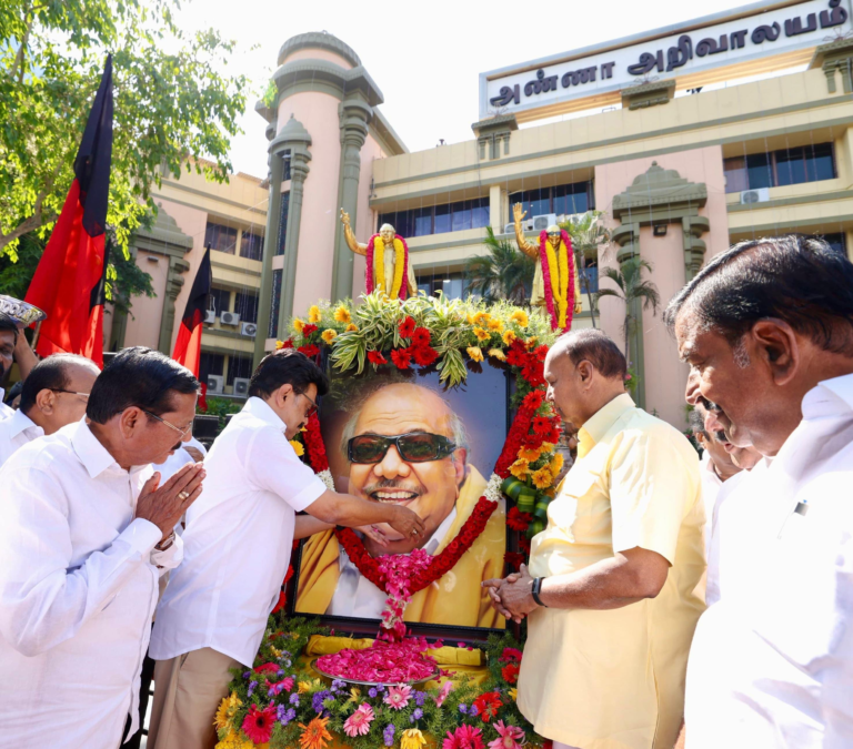 கலைஞரின் 103வது பிறந்தநாள் : திமுக தலைவர் மு.க.ஸ்டாலின் மரியாதை..