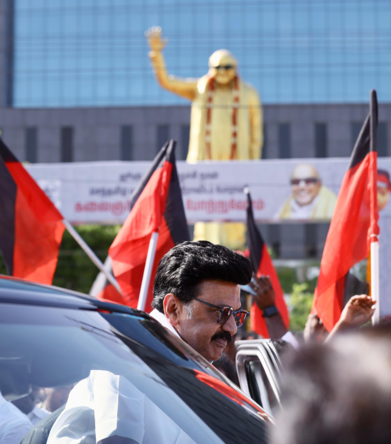 இருளை விரட்டுவோம் “மீண்டும் வெற்றிச் சரிதத்தை எழுதுவோம்..” :மு.க.ஸ்டாலின்…