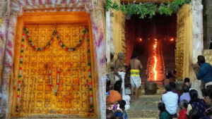 மதுரை அழகர் கோயிலின் 18ம் படி கருப்பண்ணசாமி நடை திறப்பு : ஆயிரக்கணக்கான பக்தர்கள் சாமி தரிசனம்…