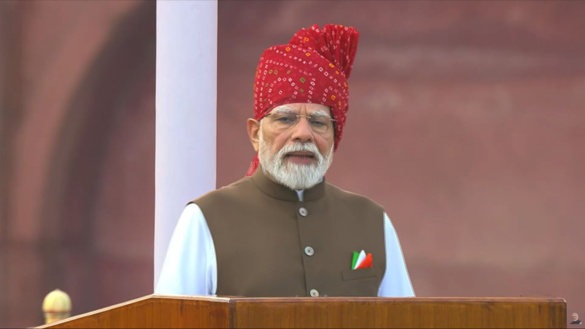 “பழைய சட்டங்களை வைத்துக்கொண்டு இந்தியாவால் முன்னேற முடியாது”:சுதந்திர தினவிழாவில் பிரதமர் மோடி..