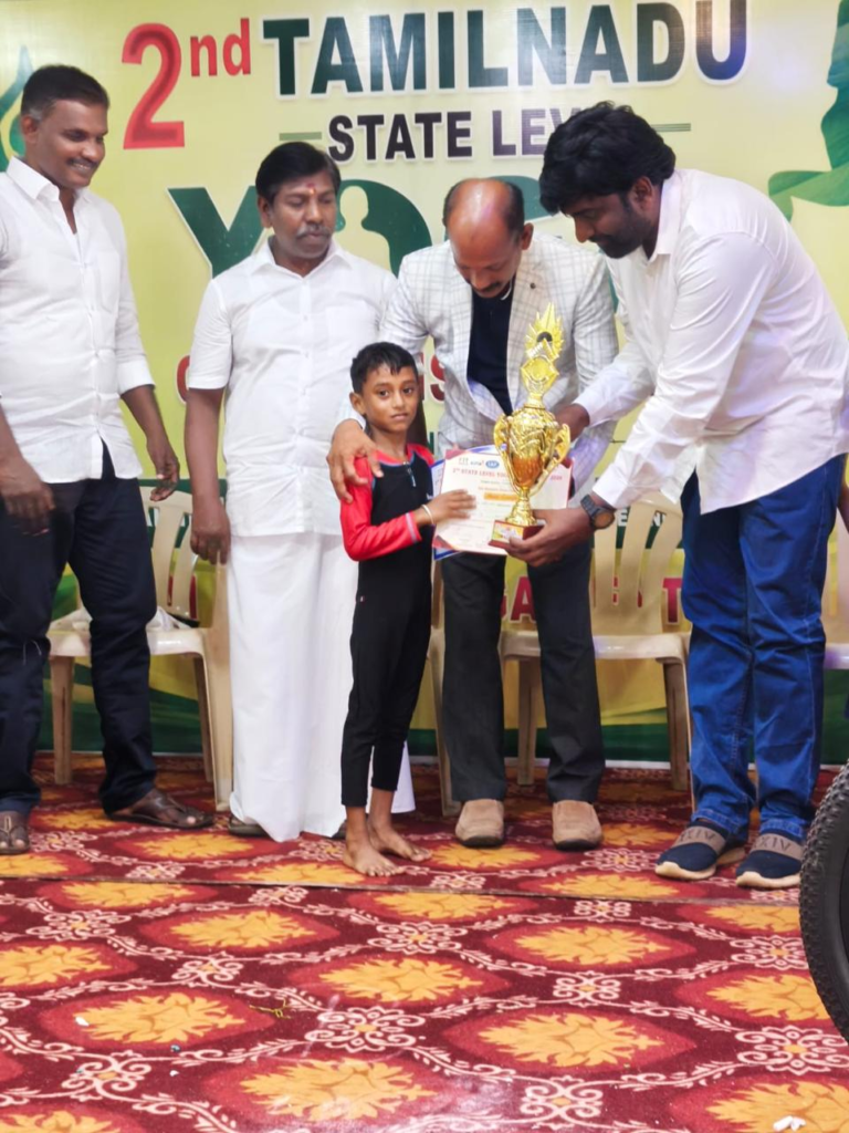 காரைக்குடி ஸ்மார்ட் ஸ்டார்ட் மழலையர் பள்ளி யு.கே.ஜி மாணவர் யோகா சாம்பியன்ஷிப் போட்டியில் வென்று சாதனை…
